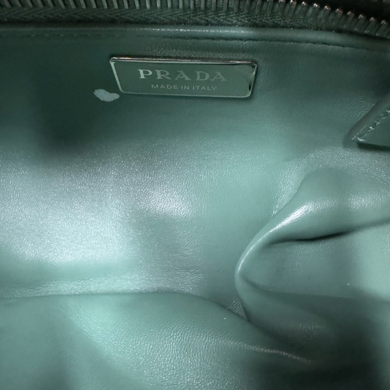 Prada全皮寬肩帶多口袋單肩包-7