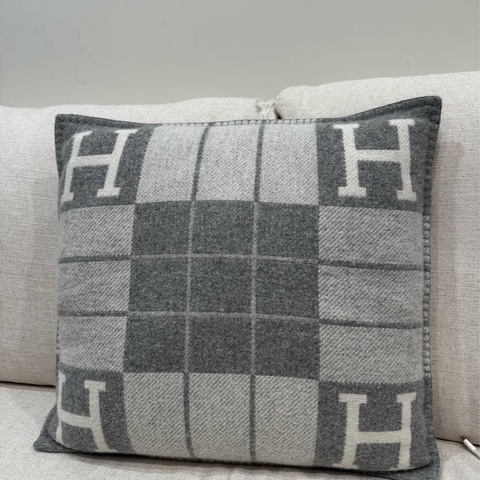 愛馬仕Hermes 抱枕 淺灰色