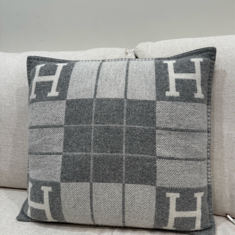 愛馬仕Hermes 抱枕 淺灰色-0