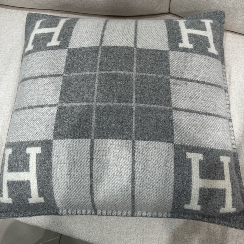 愛馬仕Hermes 抱枕 淺灰色-2