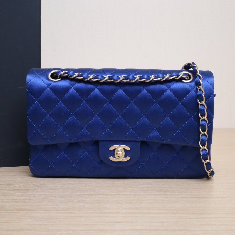 CHANEL CF口蓋包中號25.5藍色緞面18開磨砂金扣肩背包-0