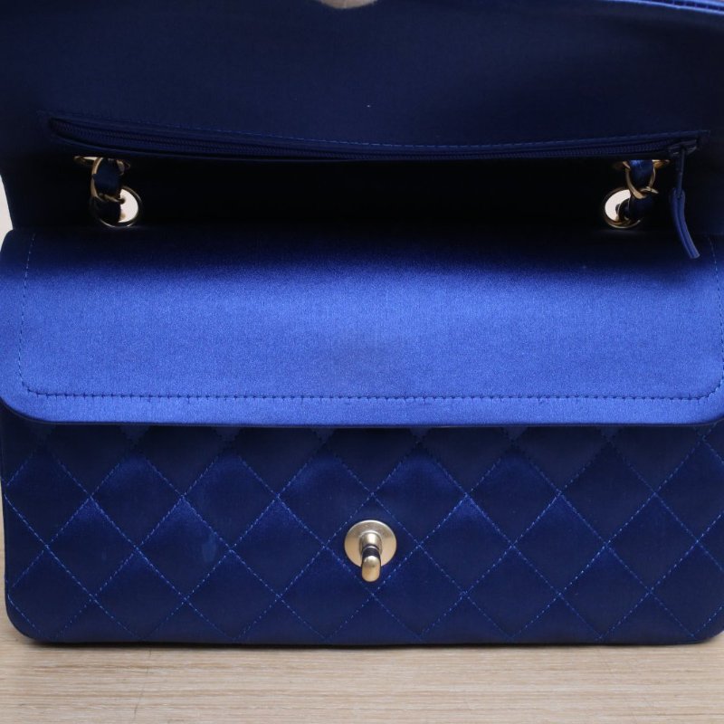CHANEL CF口蓋包中號25.5藍色緞面18開磨砂金扣肩背包-2