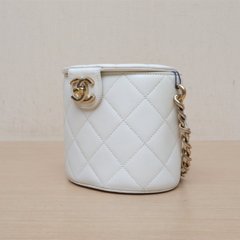 CHANEL 20C圓桶化妝包金屬按扣帶鏡子15白色牛皮29開淺金扣亞克力拼皮穿鏈肩背包-2