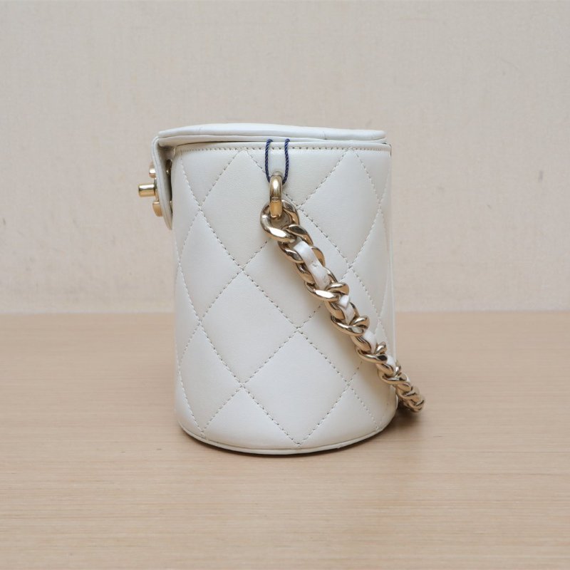 CHANEL 20C圓桶化妝包金屬按扣帶鏡子15白色牛皮29開淺金扣亞克力拼皮穿鏈肩背包-3