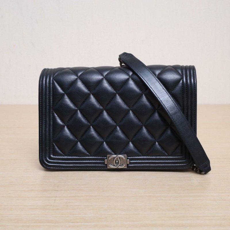 CHANEL LeboyWOC19黑色羊皮29開銀扣菱格紋肩背包-1