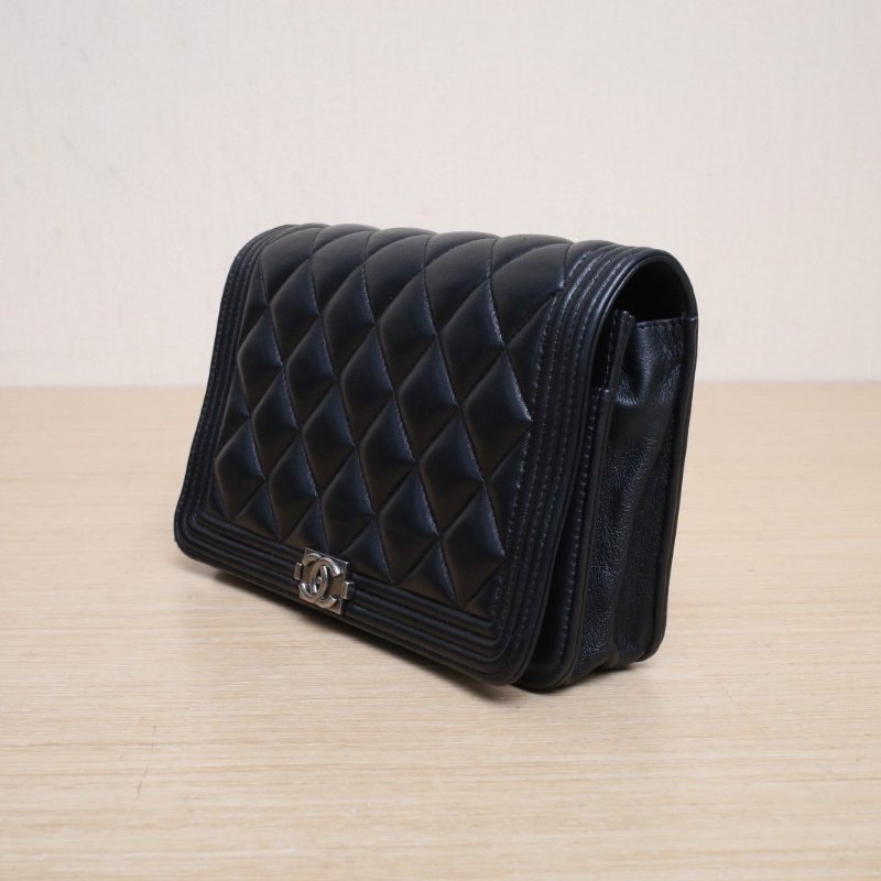 CHANEL LeboyWOC19黑色羊皮29開銀扣菱格紋肩背包-4