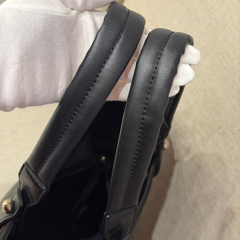 Chanel 比亞里茲牛皮肩背購物包黑手提包-3