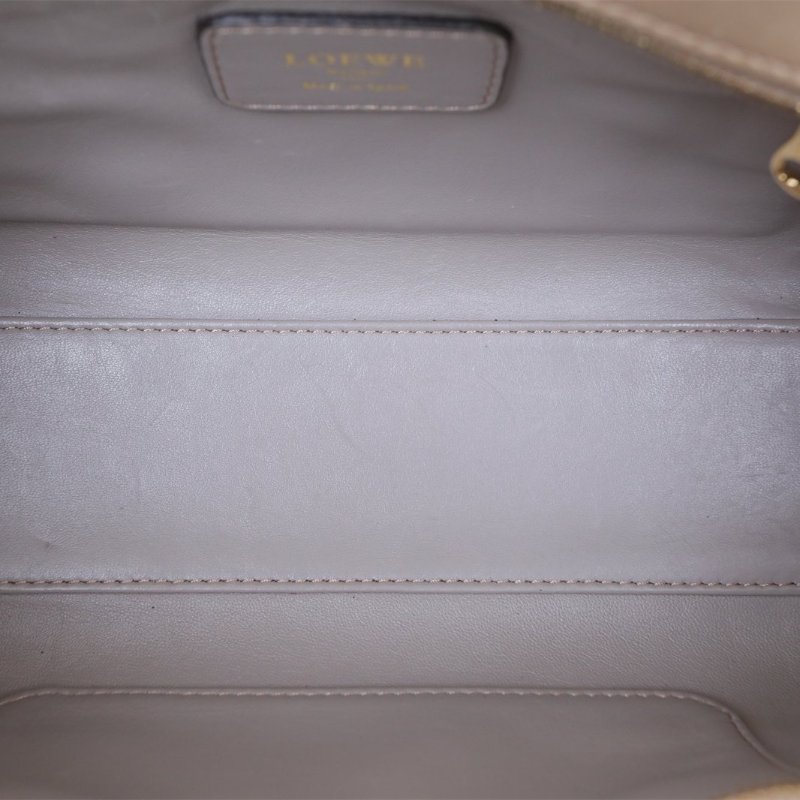 LOEWE Amazona23Bag灰色牛皮金扣肩背包-3