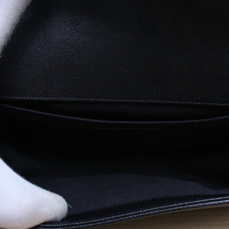 CHANEL Leboy中號25黑色荔枝牛皮25開金扣菱格紋肩背包-3