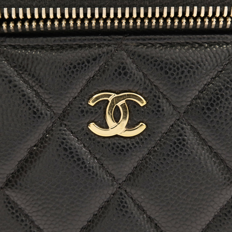 CHANEL 牛皮皮革Vanity Case金扣鏈帶肩背袋-12