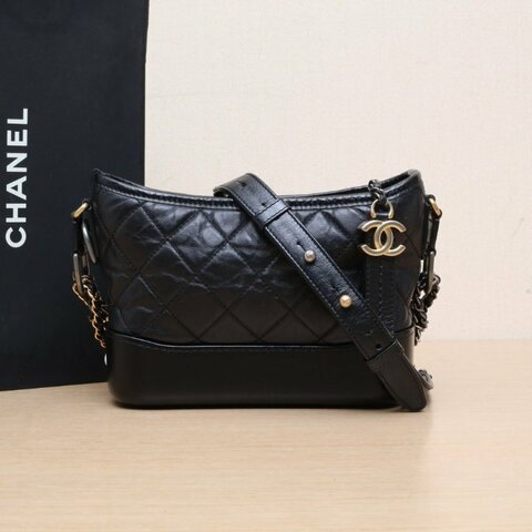 CHANEL GABRIELLE流浪小號20黑色牛皮28開金銀扣肩背包