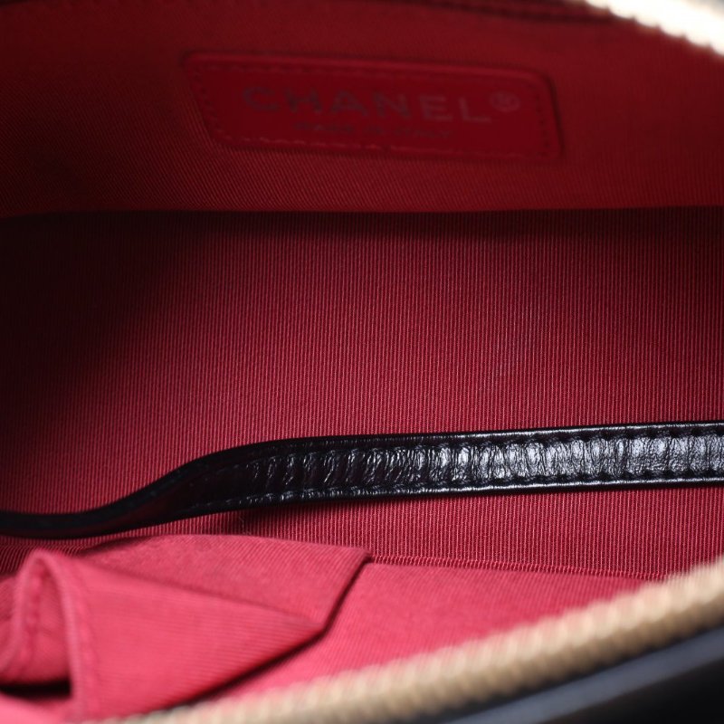 CHANEL GABRIELLE流浪小號20黑色牛皮28開金銀扣肩背包-2