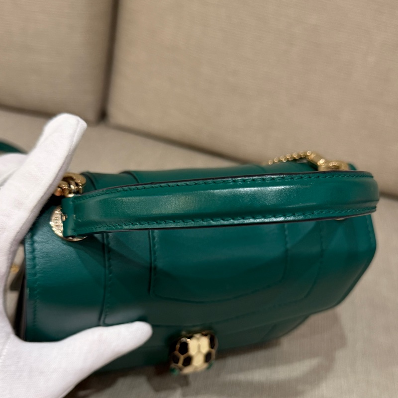 寶格麗Bvlgari Serpenti Forever祖母綠蛇頭鏈條手提風琴包-2