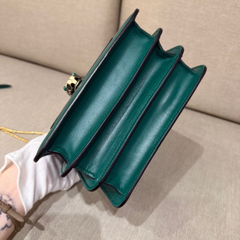 寶格麗Bvlgari Serpenti Forever祖母綠蛇頭鏈條手提風琴包-6