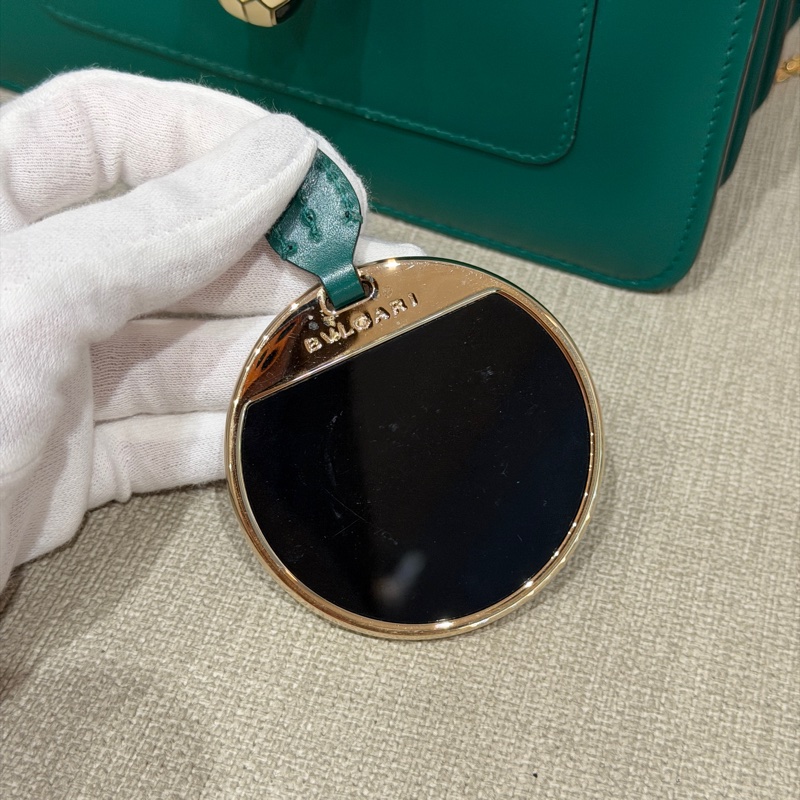 寶格麗Bvlgari Serpenti Forever祖母綠蛇頭鏈條手提風琴包-10