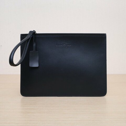 FERRAGAMO 黑色牛皮壓花logo手拿包肩背包