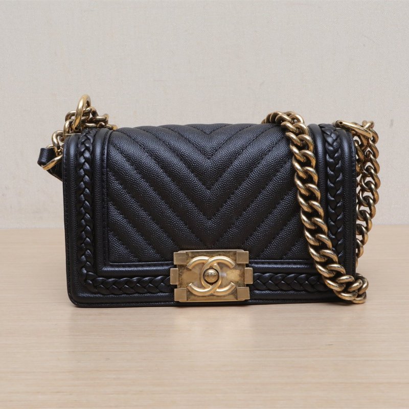 CHANEL Leboy小號20.5黑色荔枝牛皮25開金扣皮編織滾邊肩背包-1