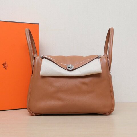 HERMES Lindy3037金棕色EC皮D刻銀扣肩背包