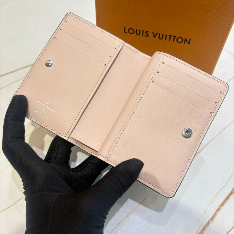 *SHIHNA名牌精品*LV Cléa Mahina鏤空雕花錢包 (茉莉粉)-5