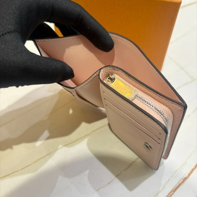 *SHIHNA名牌精品*LV Cléa Mahina鏤空雕花錢包 (茉莉粉)-8