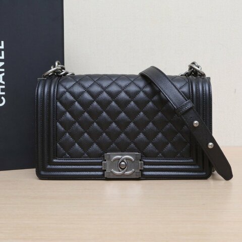 CHANEL Leboy中號25黑色荔枝牛皮晶片開銀扣肩背包