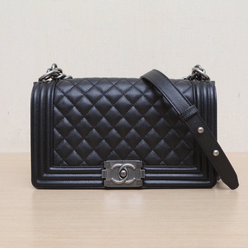 CHANEL Leboy中號25黑色荔枝牛皮晶片開銀扣肩背包-1