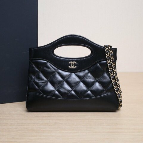 CHANEL 31BagNano橫版20.5黑色羊皮鐳射標金扣肩背包