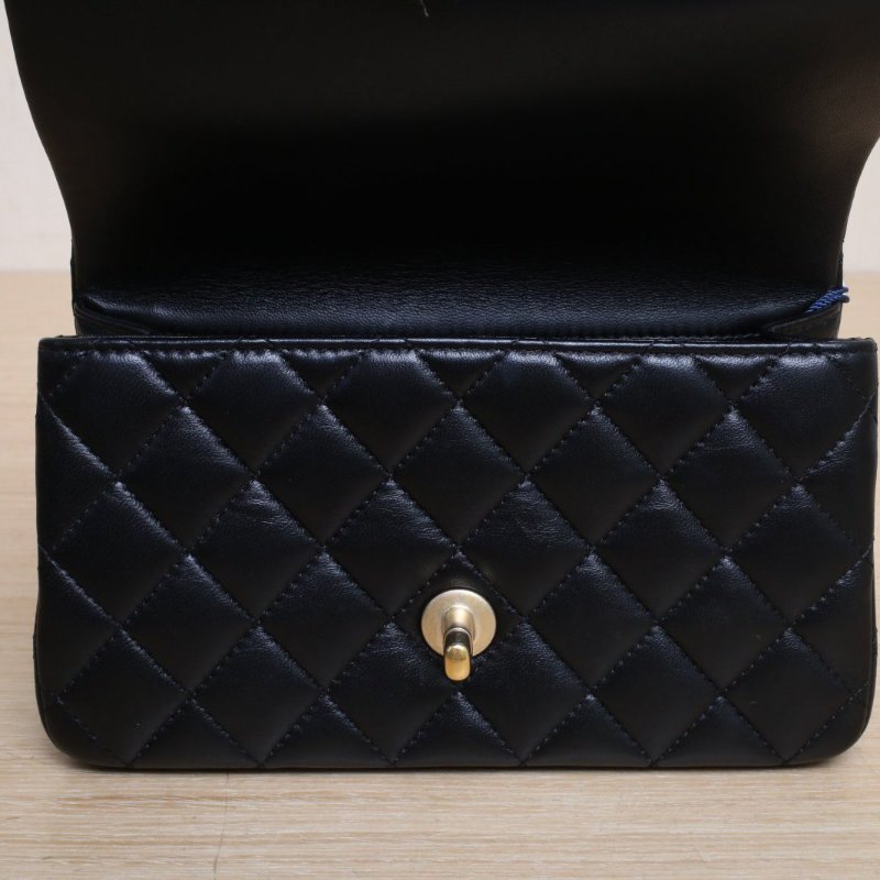 CHANEL 22BCF口蓋包大Mini20黑色羊皮晶片開金扣金屬皮手柄肩背包-2