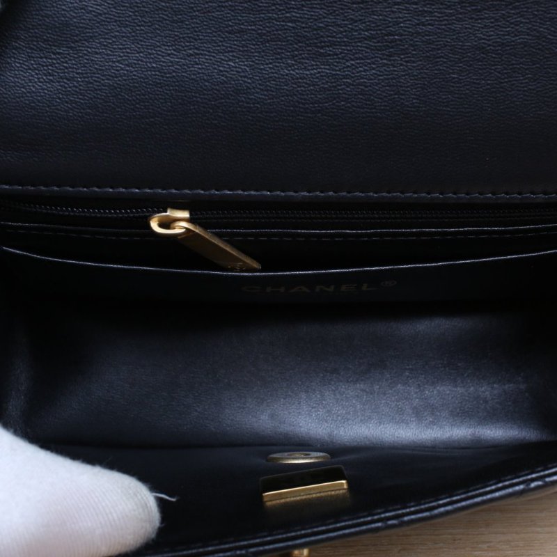 CHANEL 22BCF口蓋包大Mini20黑色羊皮晶片開金扣金屬皮手柄肩背包-3