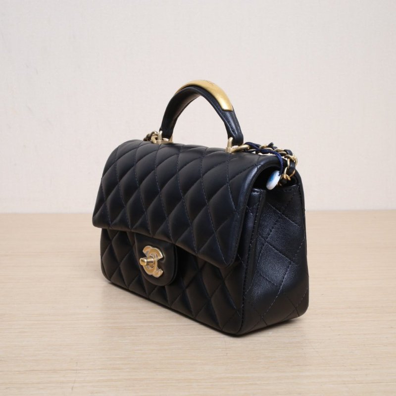 CHANEL 22BCF口蓋包大Mini20黑色羊皮晶片開金扣金屬皮手柄肩背包-4