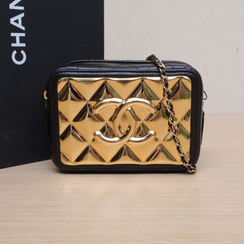 CHANEL 黑色羊皮31開金扣21KVanityCase相機包橫版無手柄14金屬鏡面肩背包-0