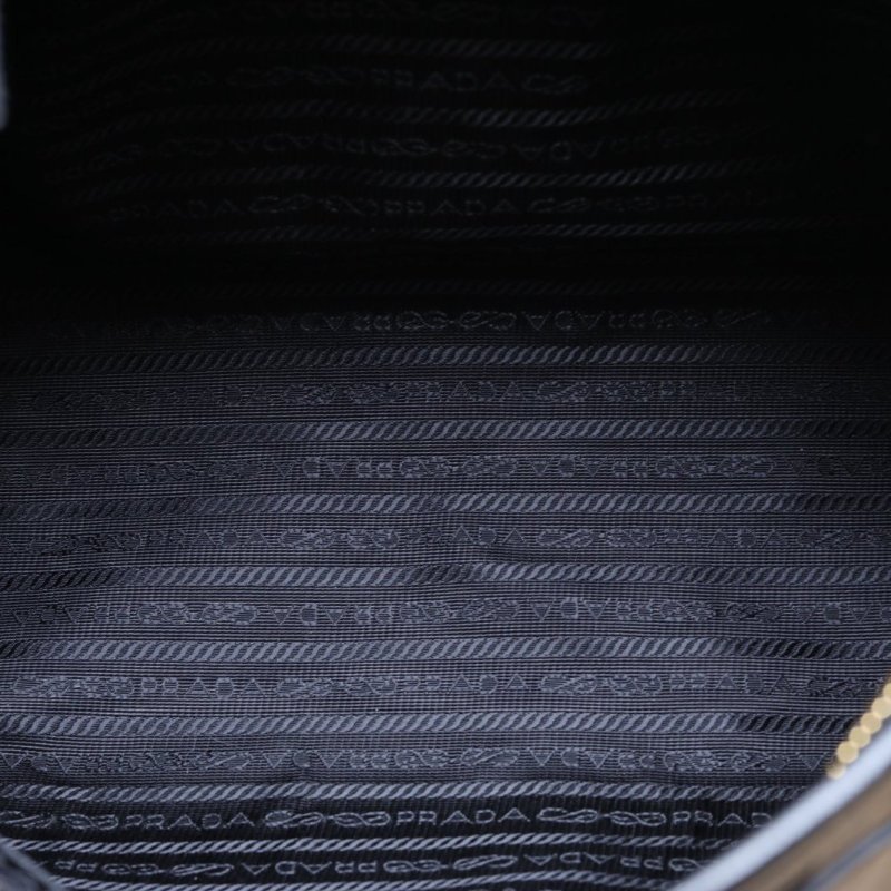 PRADA SoftLux大號黑色油蠟皮金扣肩背包-2