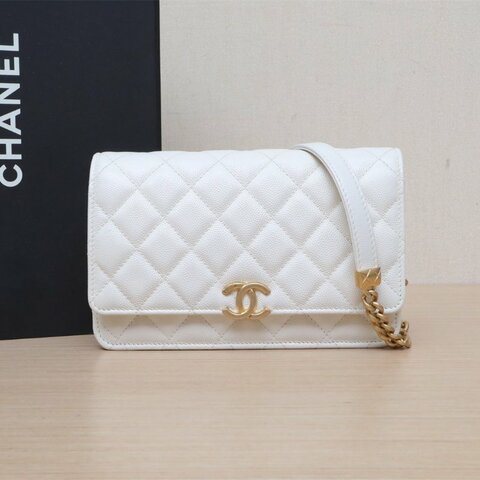 CHANEL CFWOC19白色荔枝牛皮晶片開金扣肩背包