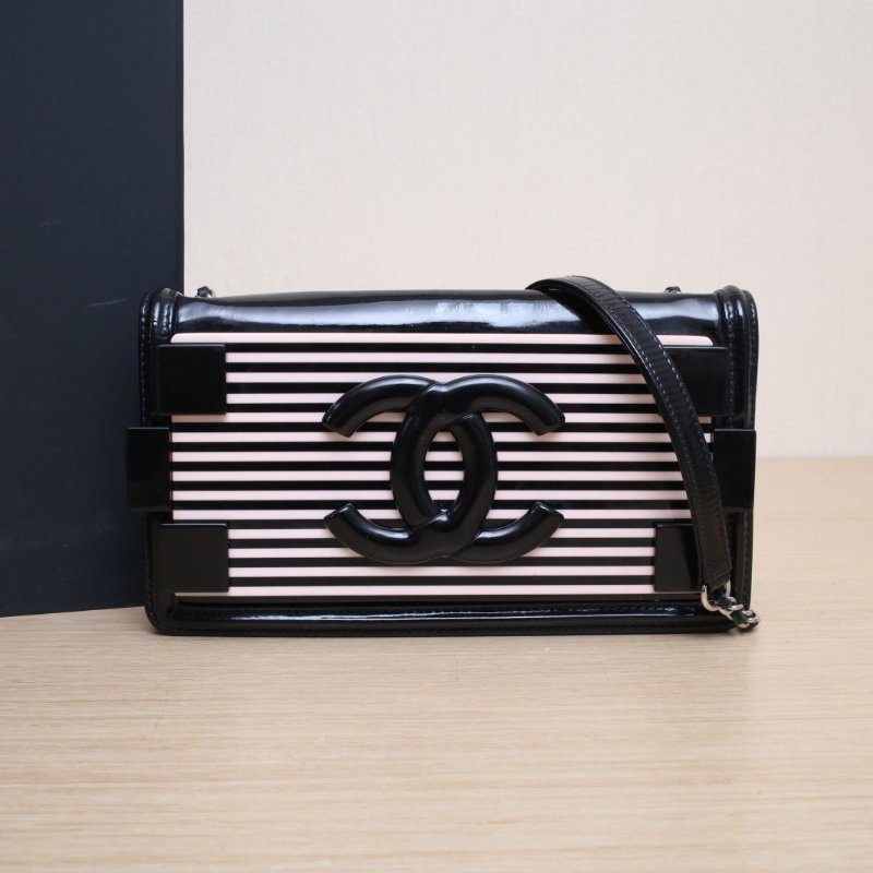 CHANEL 黑色漆皮19開銀扣亞克力積木包肩背包-0