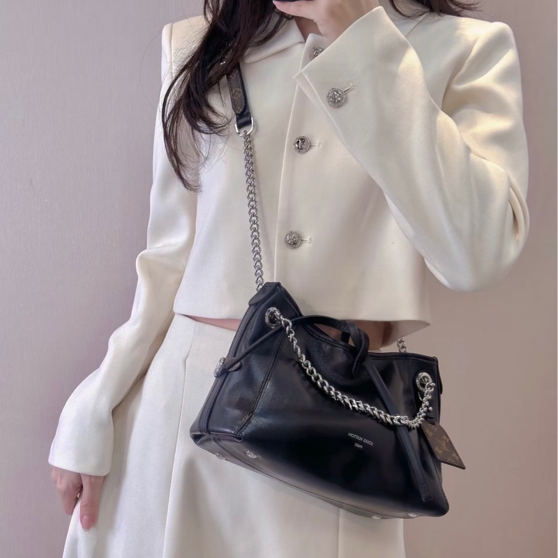 (已付訂）LV黑色羊皮銀鏈CarryAll Vibe BB肩側背包M12888-1