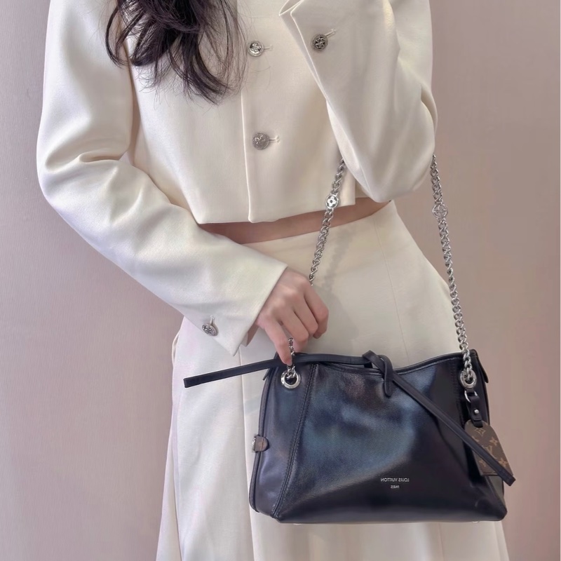 (已付訂）LV黑色羊皮銀鏈CarryAll Vibe BB肩側背包M12888-3