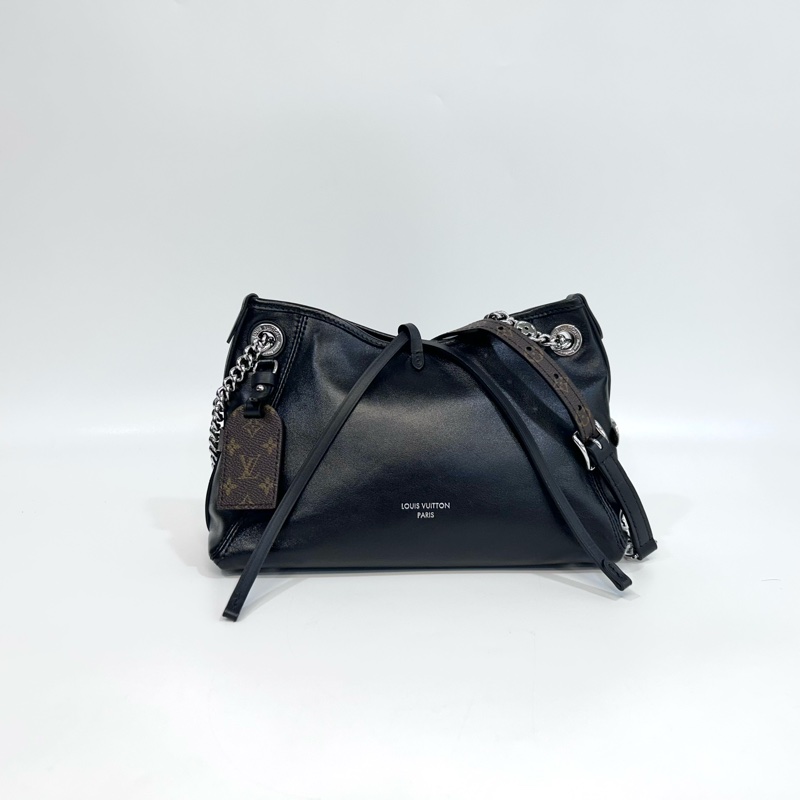 (已付訂）LV黑色羊皮銀鏈CarryAll Vibe BB肩側背包M12888-4