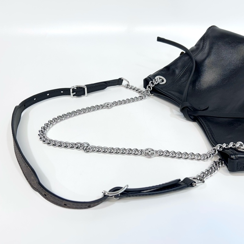 (已付訂）LV黑色羊皮銀鏈CarryAll Vibe BB肩側背包M12888-13