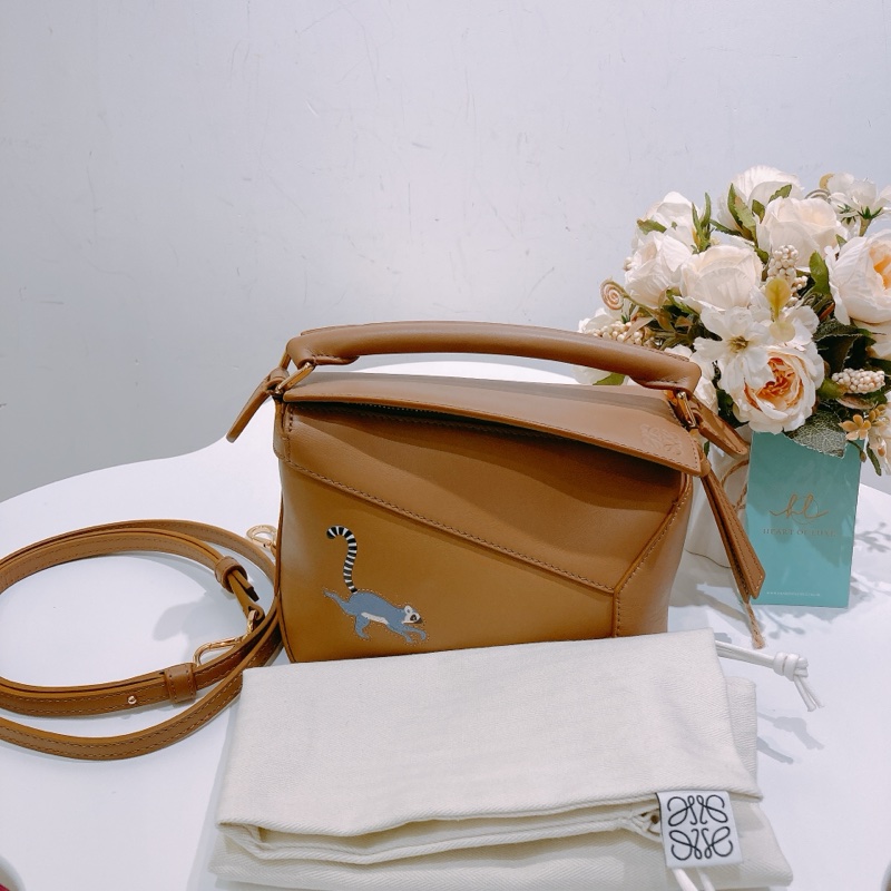 TW4565 LOEWE 羅威聯盛款迷你砌圖肩帶包包SUNA PUJITA LEMUR CALFSKIN MINI PUZZLE BAG-10