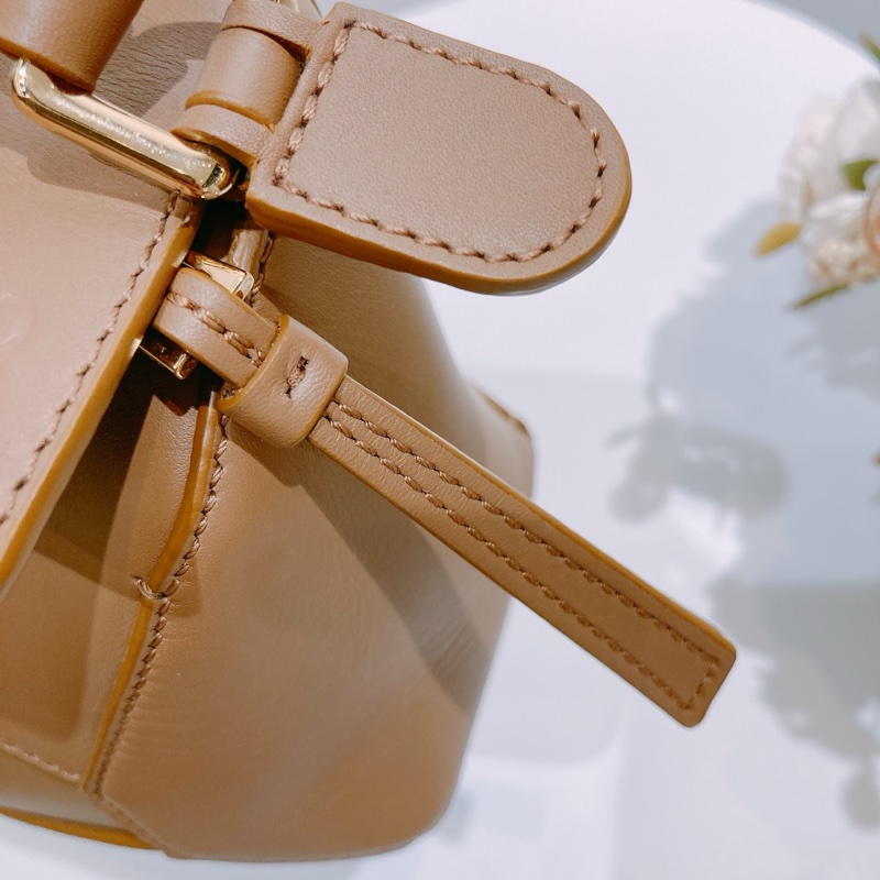 TW4565 LOEWE 羅威聯盛款迷你砌圖肩帶包包SUNA PUJITA LEMUR CALFSKIN MINI PUZZLE BAG-14