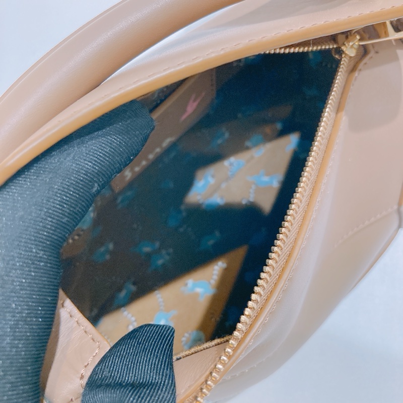 TW4565 LOEWE 羅威聯盛款迷你砌圖肩帶包包SUNA PUJITA LEMUR CALFSKIN MINI PUZZLE BAG-16