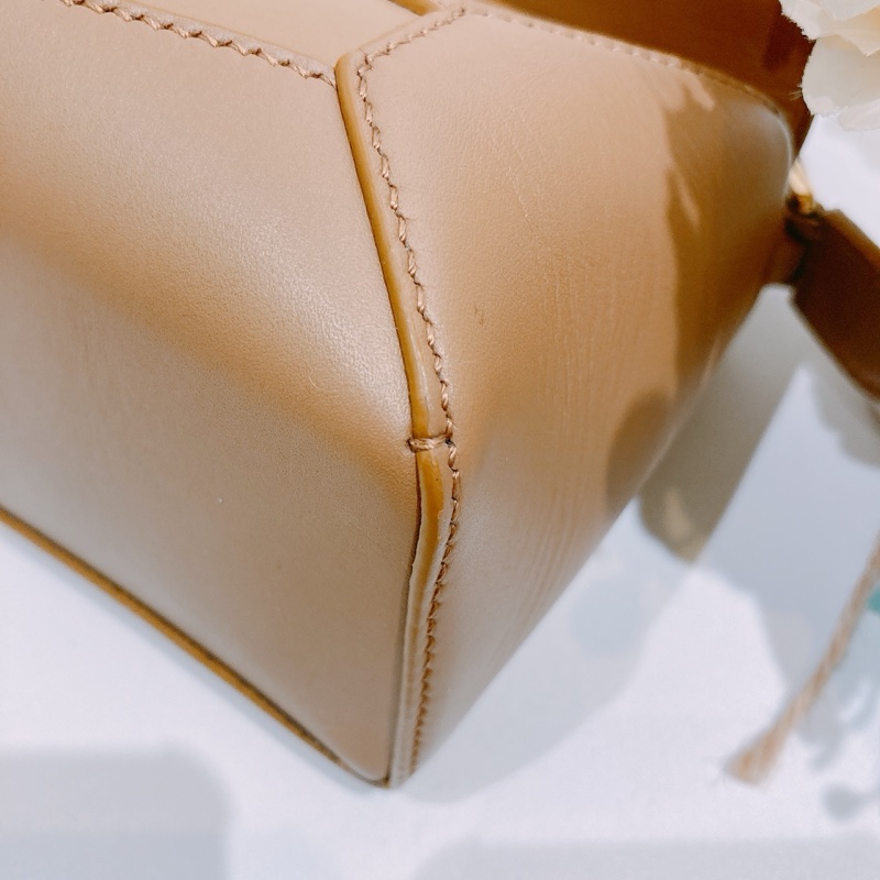 TW4565 LOEWE 羅威聯盛款迷你砌圖肩帶包包SUNA PUJITA LEMUR CALFSKIN MINI PUZZLE BAG-25