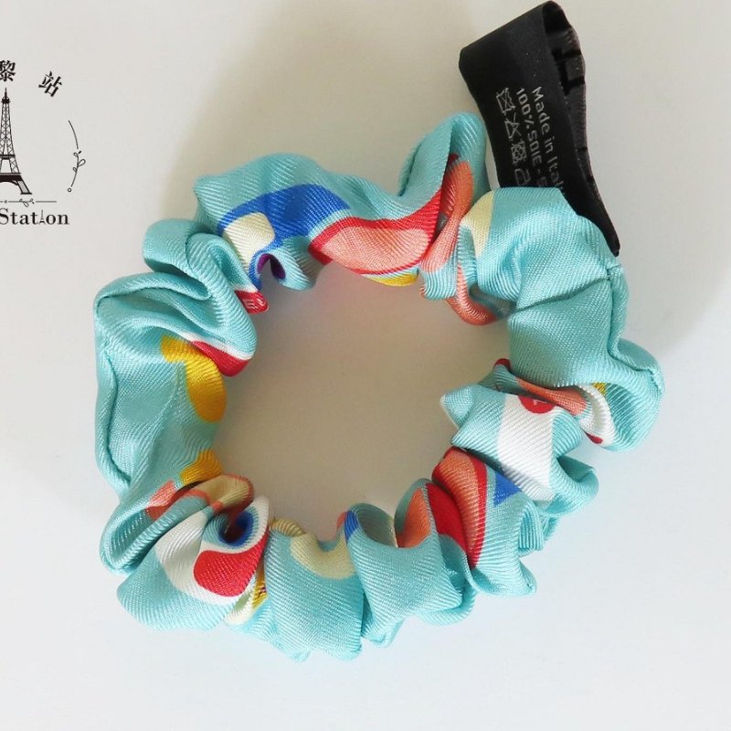 【巴黎站二手名牌專賣店】*現貨*CHANEL 香奈兒 真品*淺藍色經典鍊條印花髮飾絲巾組-2