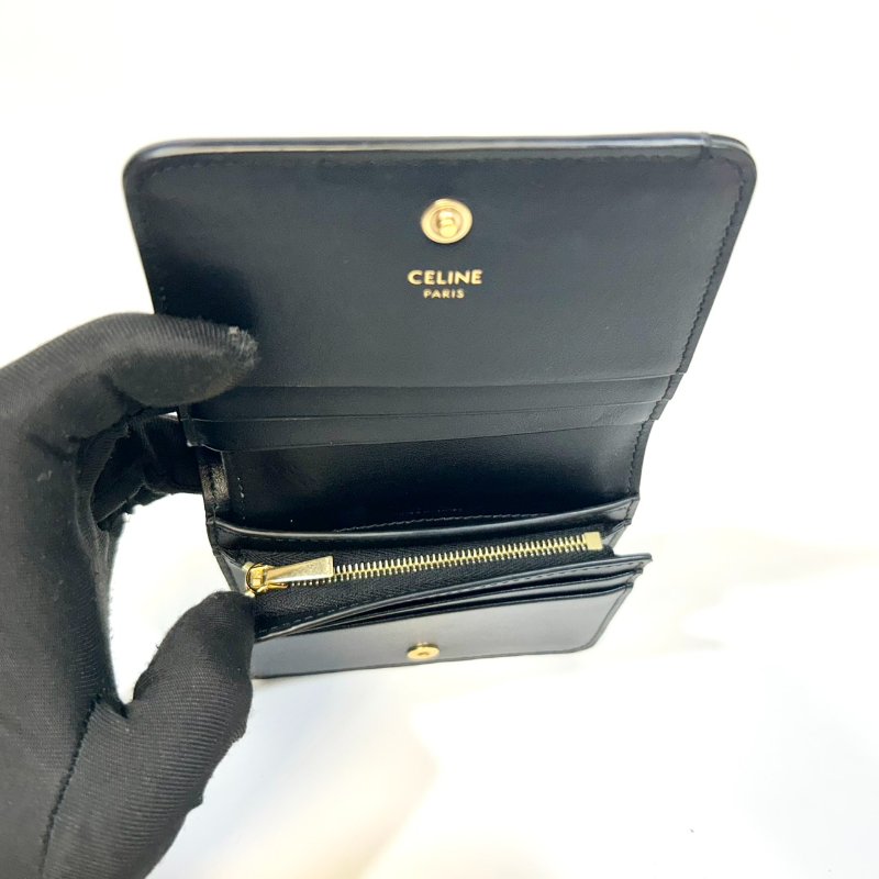 CELINE黑金牛皮TRIOMPHE下蓋短夾10K623DPV-11