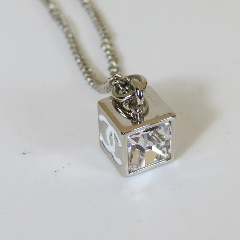 【巴黎站二手名牌專賣店】＊現貨＊CHANEL 香奈兒 真品＊銀色鑲鑽方塊白色雙C項鍊-3