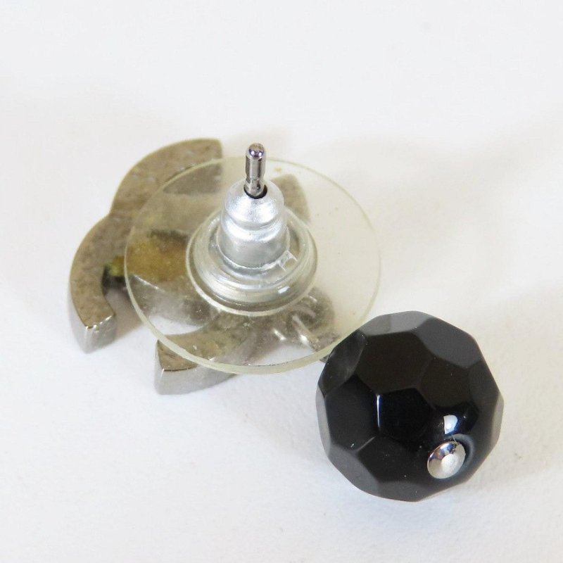 【巴黎站二手名牌專賣店】＊現貨＊CHANEL 香奈兒 真品＊銀色雙C黑色圓珠吊飾針式耳環-1