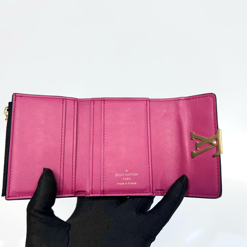 LV黑色牛皮拚桃粉內裡金釦Capucines XS三折短夾M68587-12