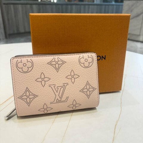 *SHIHNA名牌精品*LV Cléa Mahina鏤空雕花錢包 (茉莉粉)