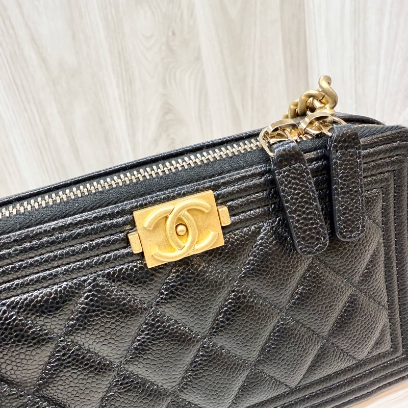 Chanel 黑金皮BOY方形側背包AP2756-7