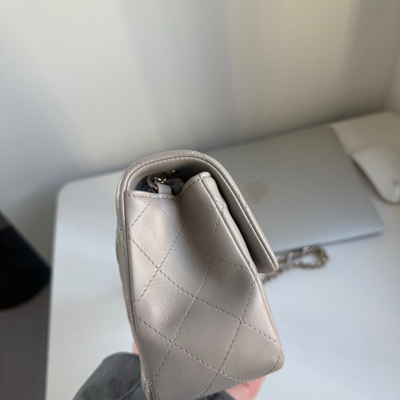 ✨Chanel 灰金大mini 晶片款 🤍 小羊皮 超級美的顏色！-9